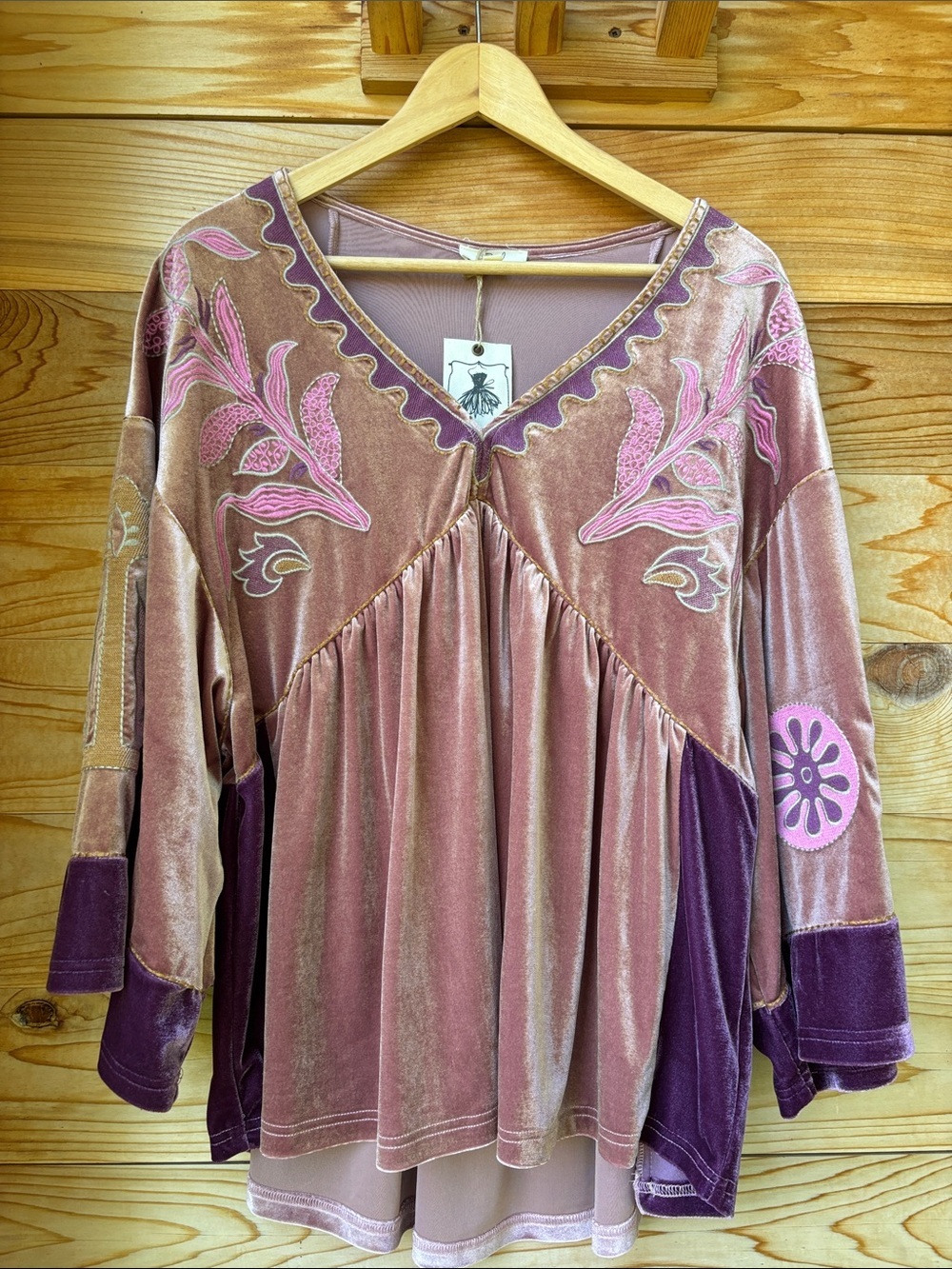 Easel Los Angeles Velvet Embroidered Tunic Top – Size Small
